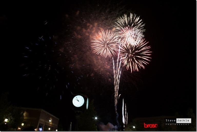 brier-creek-commons-fireworks-celebration-2016-fireworks-image -1